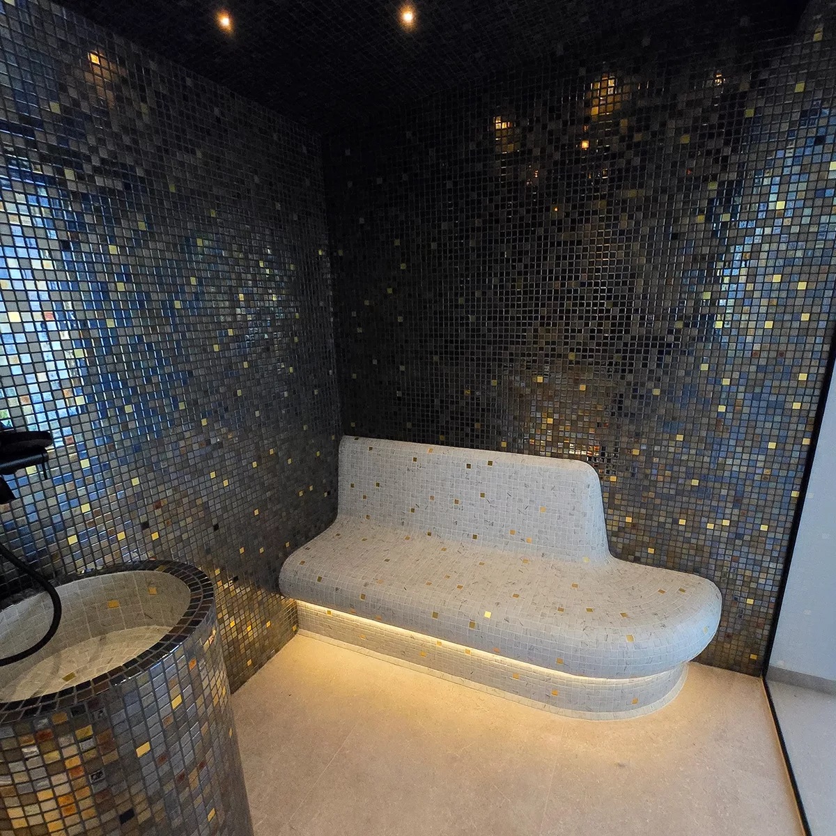 Стеклянная мозаичная смесь Ezarri Carrara Gold